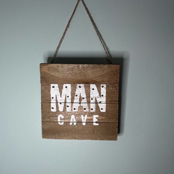 Man cave wooden sign - Picture 2 of 5